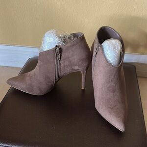 Tan Ankle Boots with Stiletto Heel and Side Zipper